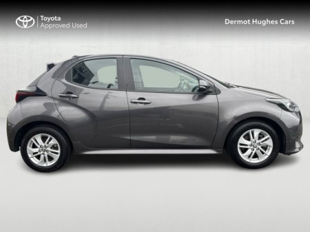 2022 Toyota Yaris HYBRID LUNA AUTO €17,495