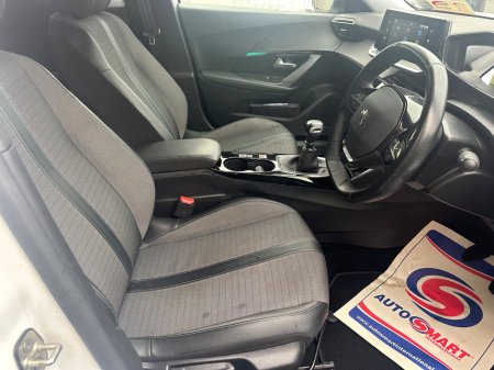 2022 Peugeot 2008 1.2 Puretech 100bhp Allure €21,895 thumbnail