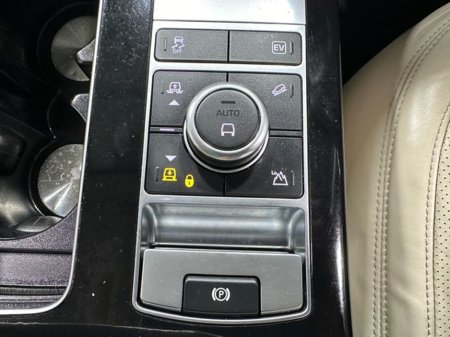 2020 Land Rover Range Rover Vogue P400e 202 €57,800 thumbnail