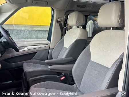 2025 Volkswagen California OCEAN AUTO 2.0TDI 150BHP *TWO TONE PAINT* *FOLDING TRAILER HITCH* *HALMSTED ALLOYS* *ELECTRIC POP UP ROOF* *APPLE CARPLAY/ANDROID AUTO* *REAR VIEW CAMERA* €100,270