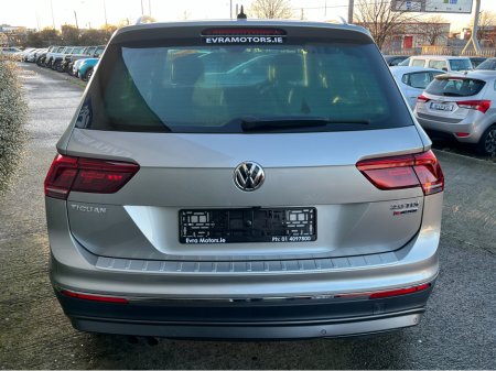 2019 Volkswagen Tiguan HIGHLINE 4MOTION AUTOMATIC 2.0 DIESEL //HIGH SPEC//360 PARKING CAMERAS//FRONT AND REAR HEATED SEATS//POWER TAILGATE//HEAD UP DISPLAY// thumbnail