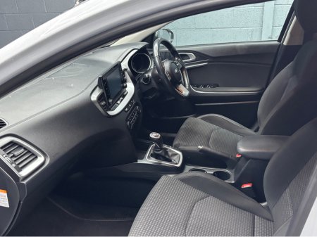 2021 Kia Ceed 1.6 K2 COMMERCIAL 5DR €11,950 thumbnail