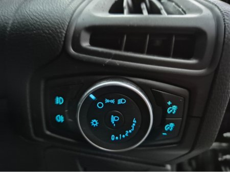 2017 Ford Focus 1.5 TDCI ST-LINE 120PS 5 5DR €12,950 thumbnail