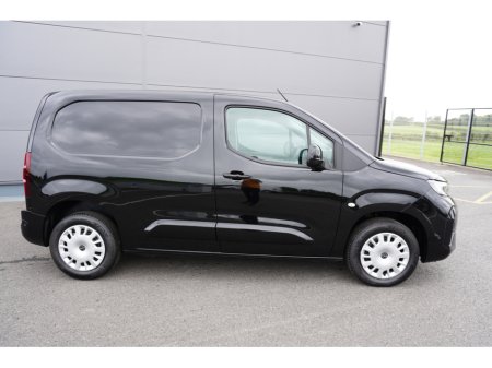 2026 Opel Combo SPORTIVE 1.5 D-TURBO €25,000