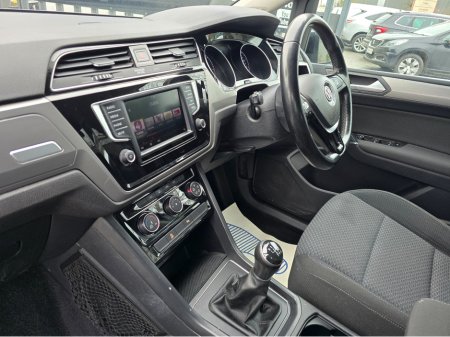 2016 Volkswagen Touran 1.6 TDI SE BLUEMOTION 110PS 5DR €11,950 thumbnail