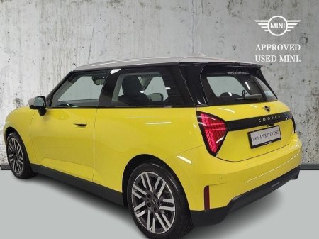 2024 MINI Hatch Cooper E €26,975
