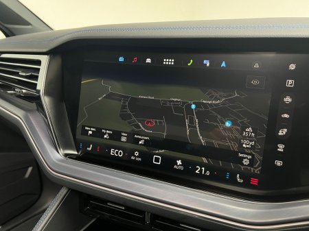 2025 Volkswagen Touareg R V6 3.0 TSI PHEV 462HP €89,990 thumbnail