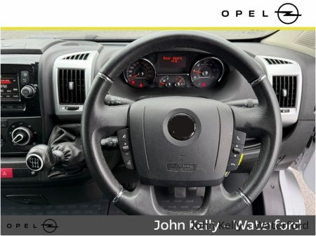 2022 Nissan NV400 L2H2