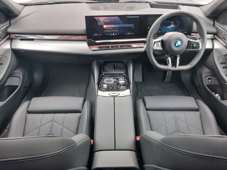 2025 BMW i5 i5 eDrive40 M Sport Pro Touring €82,975