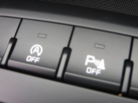 2019 Kia Stonic K2 5DR // ONLY 28k KMS // €16,950 thumbnail