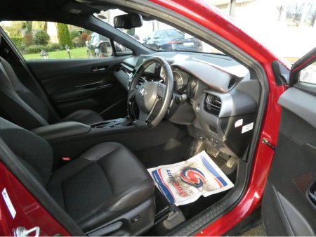 2017 Toyota C-HR 1.8 AUTO HYBRID €18,750 thumbnail