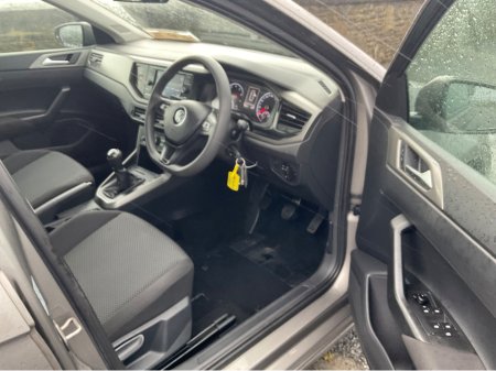 2019 Volkswagen Polo TRENDLINE 1.0 MANUAL 5SPEED 65HP 5DR €13,950 thumbnail