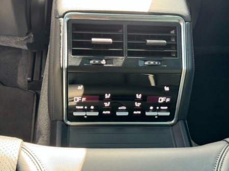 2018 Porsche Panamera SPT Turismo E HYB €62,884 thumbnail