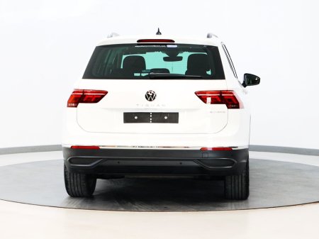 2022 Volkswagen Tiguan *3* LIFE TSI PHEV S-A DSG €32,800