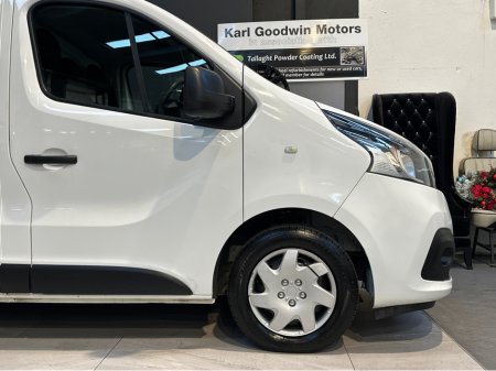 2015 Renault Trafic Passenger TRAFFIC VAN DCi €7,950 thumbnail