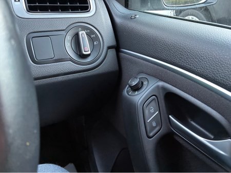 2016 Volkswagen Polo 1.2i TSI Petrol AllStar Automatic €13,500 thumbnail