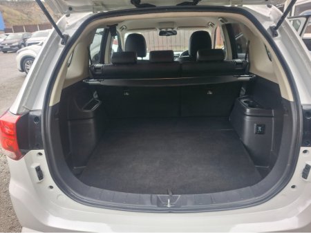 2019 Mitsubishi Outlander 2.4 JURO PHEV 4WD 20 2.0 200BHP 5DR €17,950 thumbnail