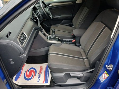 2021 Volkswagen T-Roc 1.0 TSI 110bhp Design, Ravenna Blue with Black Roof, Rear Camera. €23,900 thumbnail