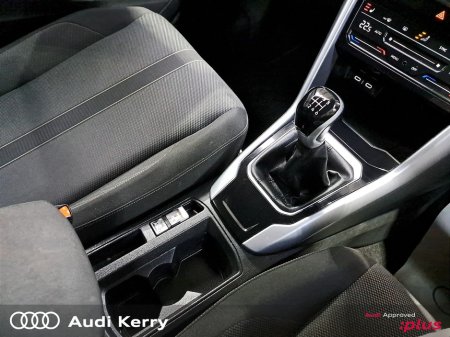 2023 Volkswagen T-Roc 2.0TDI 116HP LIFE €31,950 thumbnail