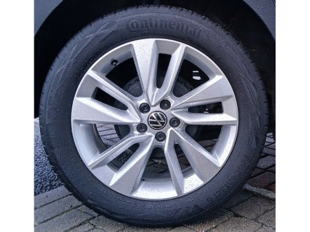 2025 Volkswagen Taigo Edition 75 1.0TSI 95HP *ANDROID AUTO/APPLE CARPLAY, REVERSING CAMERA, AIR CON* €26,995 thumbnail