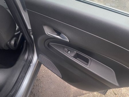 2025 Jeep Avenger 1.2 100HP Altitude €28,895 thumbnail