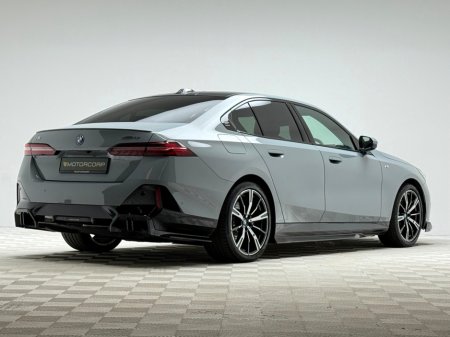 2024 BMW i5 40 M SPORT EDRIVE *PAN ROOF* €63,990 thumbnail