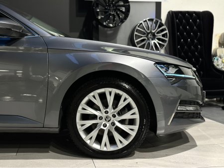 2023 Skoda Superb ESTATE E-HYBRID AUTOMATIC €29,950 thumbnail