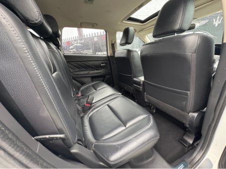 2017 Mitsubishi Outlander 2.0 4H PHEV 200BHP 5 5DR AUTO €17,950 thumbnail