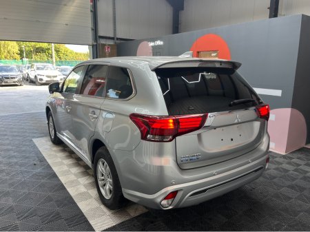 2020 Mitsubishi Outlander 2020 MITSUBISHI OUTLANDER PHEV LIMITED EDITION 2.4L HYBRID / 33K KMS / HEATED SEATS, REVERSE CAMERA & MORE €24,950