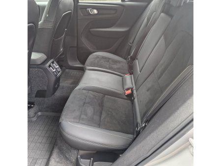 2023 Volvo XC40  €34,950 thumbnail