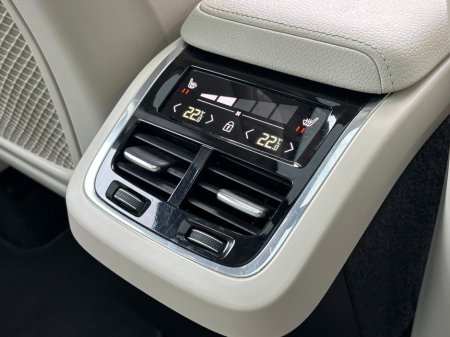 2022 Volvo XC60 B4 AWD MOMENTUM WITH EXTRAS €39,995 thumbnail