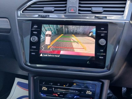 2024 Volkswagen Tiguan Allspace ELEGANCE 2.0TDI DSG 150HP €52,950 thumbnail