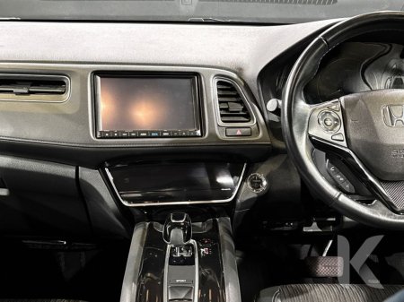 2020 Honda Vezel HYBRID 1.5L AUTOMATIC - HALF LEATHER UPHOLSTERY - REVERSE CAMERA - CRUISE CONTROL - A/C CONTROLS - ALLOY WHEELS €23,450 thumbnail