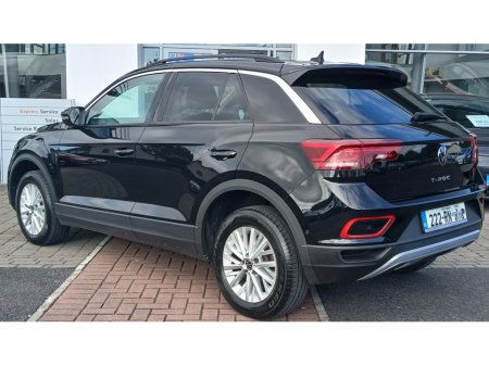 2022 Volkswagen T-Roc Life 2.0 TDI 116HP *PARKING SENSORS, BLUETOOTH, DUAL CLIMATE CONTROL* €28,995