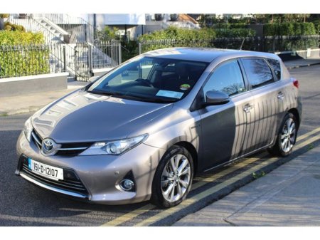 2015 Toyota Auris Luxury Self Charging Hybrid 5DR Auto - new NCT 01/27 €9,950