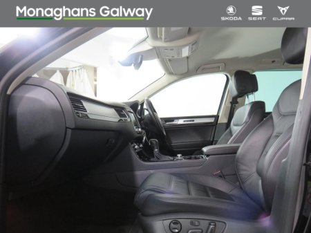 2018 Volkswagen Touareg 5 SEAT COMM 3.0 TDI 262BHP V6 AUTO €28,950 thumbnail