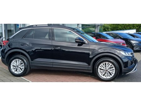 2022 Volkswagen T-Roc Life 2.0 TDI 116HP *PARKING SENSORS, BLUETOOTH, DUAL CLIMATE CONTROL* €28,995