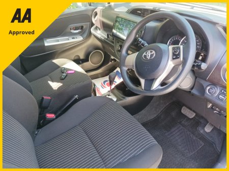 2015 Toyota Yaris 1.3 4 CYLINDER AUTOMATIC HIGH SPEC LUXURY VELOUR INTERIOR AIR CON CLIMATE CONTROL REMOTE CENTRAL LOCKING PRIVACY GLASS WIND DEFLECTORS REVERSE CAMERA PARK DISTANCE SENSORS NCT AND ROAD TAX €12,695