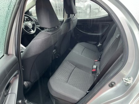 2024 Toyota Yaris YARIS 1.5 HYBRID LUNA €26,900 thumbnail