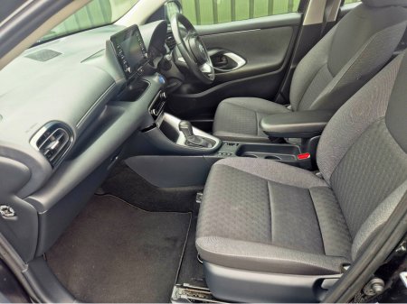 2022 Toyota Yaris HYBRID LUNA 4DR AUTO €16,495 thumbnail