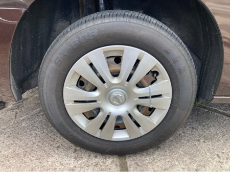 2017 Nissan Serena 2.0i HYBRID 8 SEATER PETROL AUTOMATIC €18,900 thumbnail