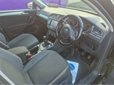 2017 Volkswagen Tiguan COMFORTLINE 2.0 TDI 115BHP 115HP MANUAL 6SPEED FWD 4 €17,900 thumbnail