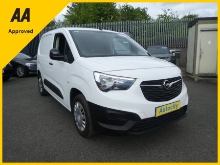 2022 Opel Combo DOE 12/25. PRICE PLUS VAT DOE 12/26