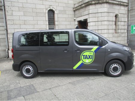 2022 Peugeot Expert E COMBI  50KW 9 SEATER €26,500