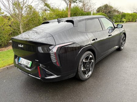 2025 Kia EV4 FASTBACK GT LINE LR, sunroof €49,950