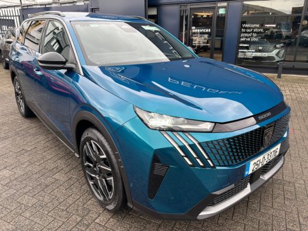 2025 Peugeot 5008  €44,950