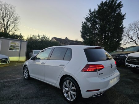 2017 Volkswagen Golf ( 172 REG ) HIGHLINE 1.4 MK7.5 SAT NAV PACK - VIRTUAL CLOCKS -REVERSE CAMERA - NAVIGATION - CARPLAY - ANDROID AUTO- BLIND SPOT REAR TRAFFIC ASSIST - DISCOVER PRO €17,950 thumbnail