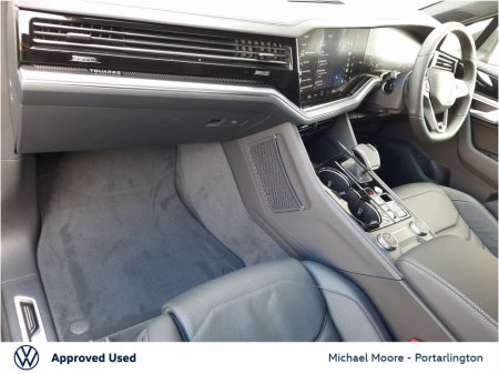 2025 Volkswagen Touareg COMM RL 3.0TDI 4M 231HP €69,878