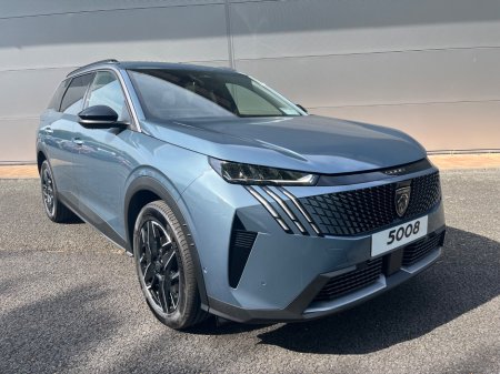 2025 Peugeot 5008 1.2 Hybrid 136bhp E-DCS6 Allure €51,700