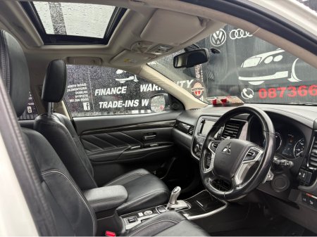 2017 Mitsubishi Outlander 2.0 4H PHEV 200BHP 5 5DR AUTO €17,950 thumbnail